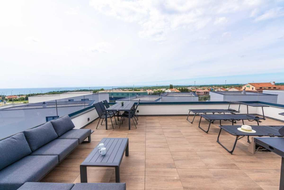 Sea View Apartment *