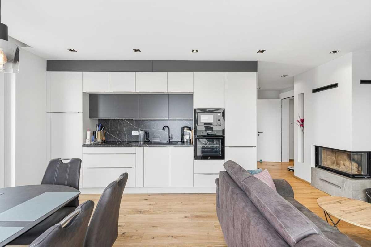 Sea View Apartment *